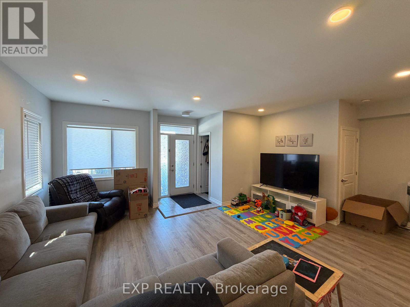 700 Lapland Private, Ottawa, Ontario  K2S 1B6 - Photo 4 - X12844908