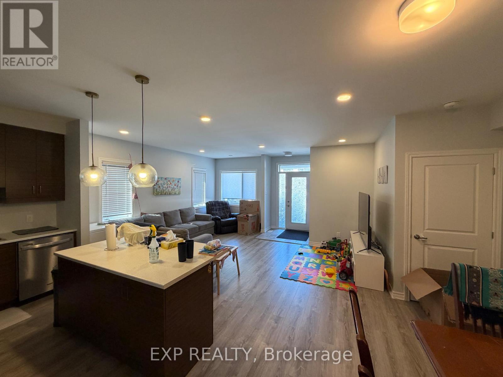 700 Lapland Private, Ottawa, Ontario  K2S 1B6 - Photo 7 - X12844908