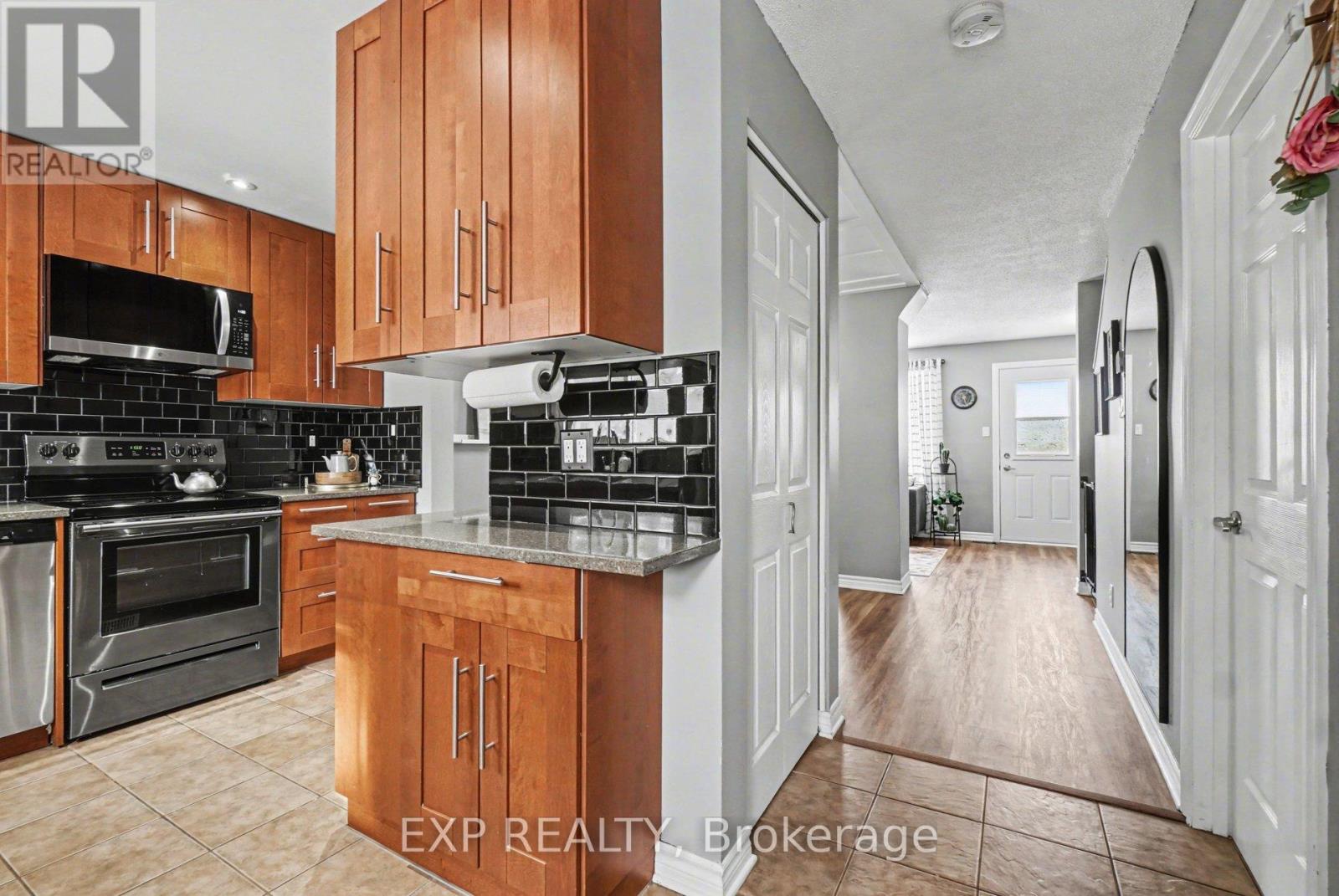 185 Teal Crescent, Ottawa, Ontario  K1E 2C3 - Photo 10 - X12844910