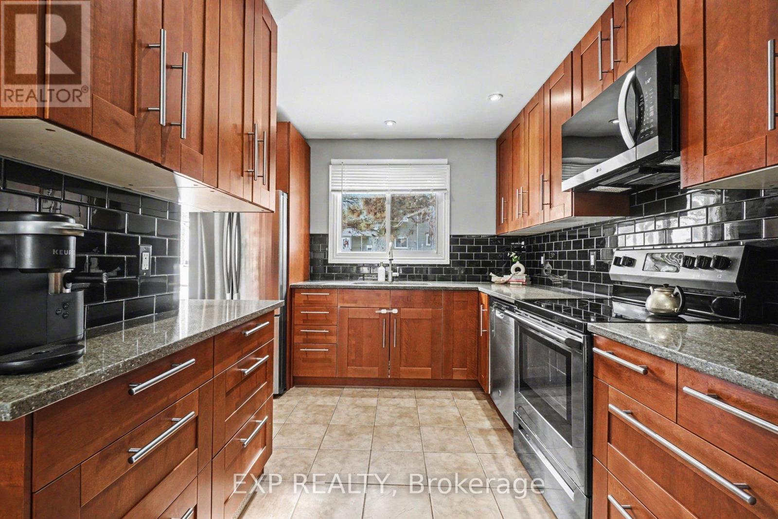 185 Teal Crescent, Ottawa, Ontario  K1E 2C3 - Photo 12 - X12844910