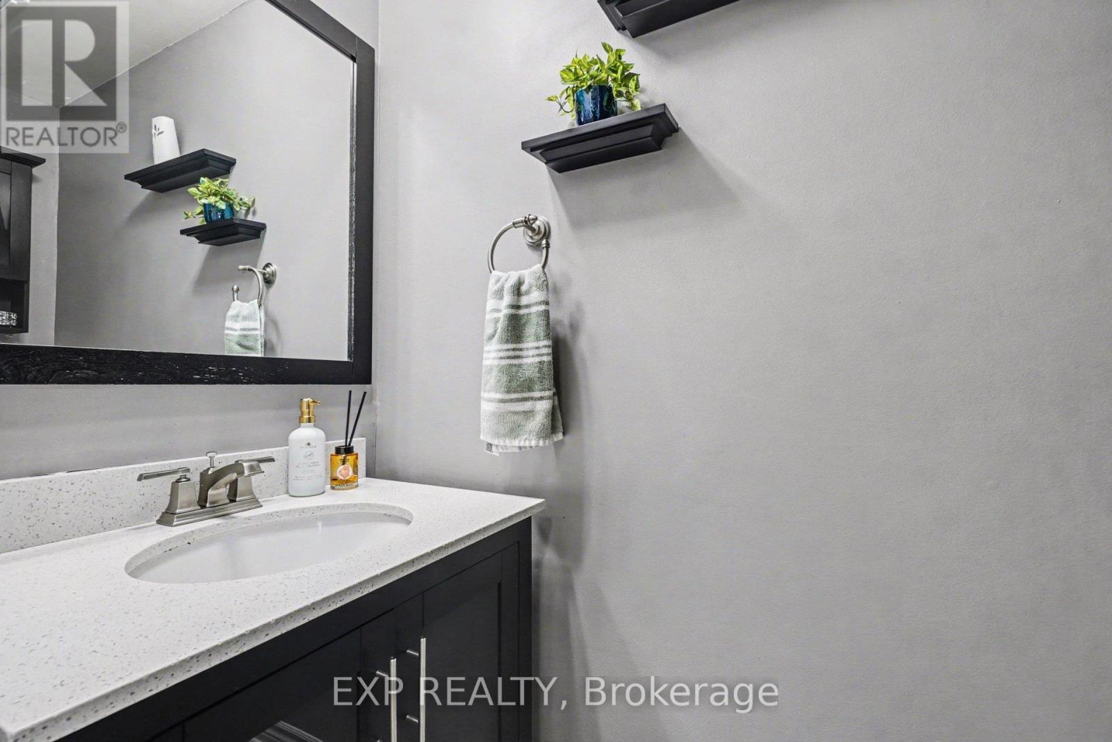 185 Teal Crescent, Ottawa, Ontario  K1E 2C3 - Photo 13 - X12844910