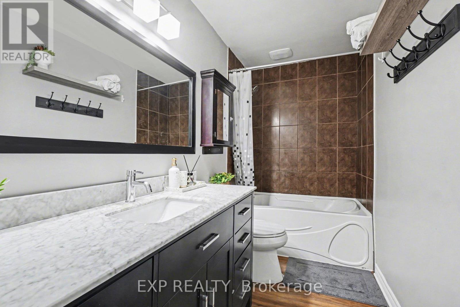 185 Teal Crescent, Ottawa, Ontario  K1E 2C3 - Photo 16 - X12844910