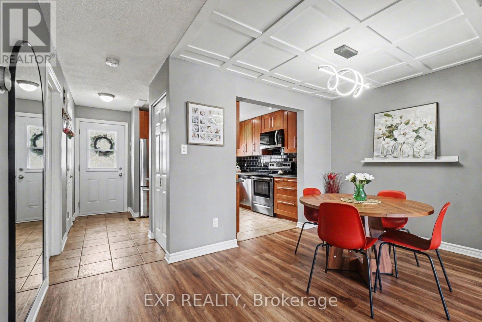 185 Teal Crescent, Ottawa, Ontario  K1E 2C3 - Photo 6 - X12844910