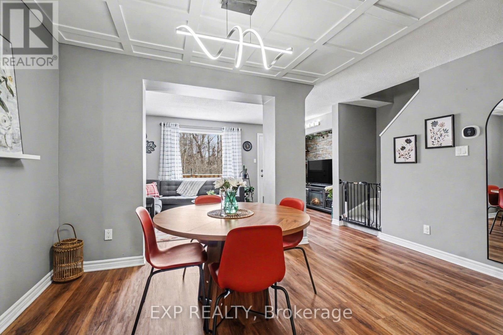 185 Teal Crescent, Ottawa, Ontario  K1E 2C3 - Photo 8 - X12844910