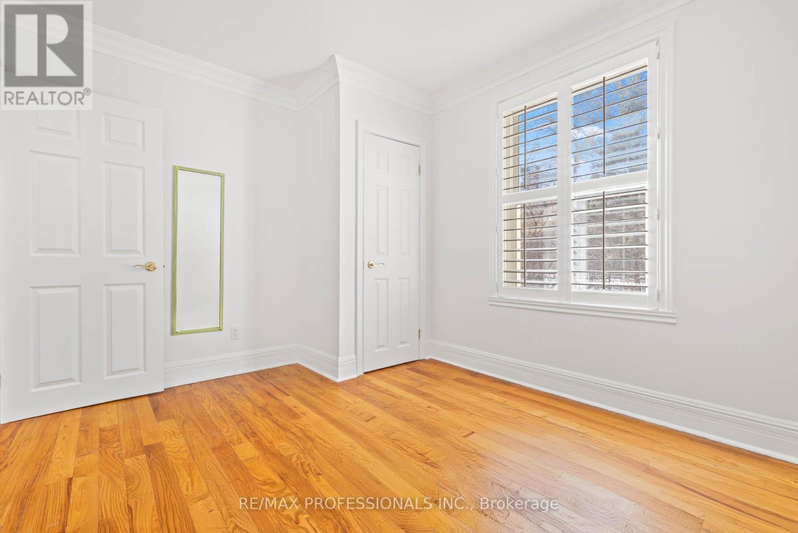 560 Meadow Wood Road, Mississauga (Clarkson), Ontario  L5J 2S3 - Photo 21 - W12842808