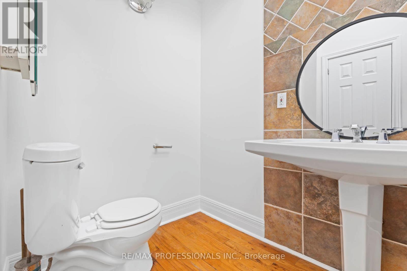 560 Meadow Wood Road, Mississauga (Clarkson), Ontario  L5J 2S3 - Photo 24 - W12842808