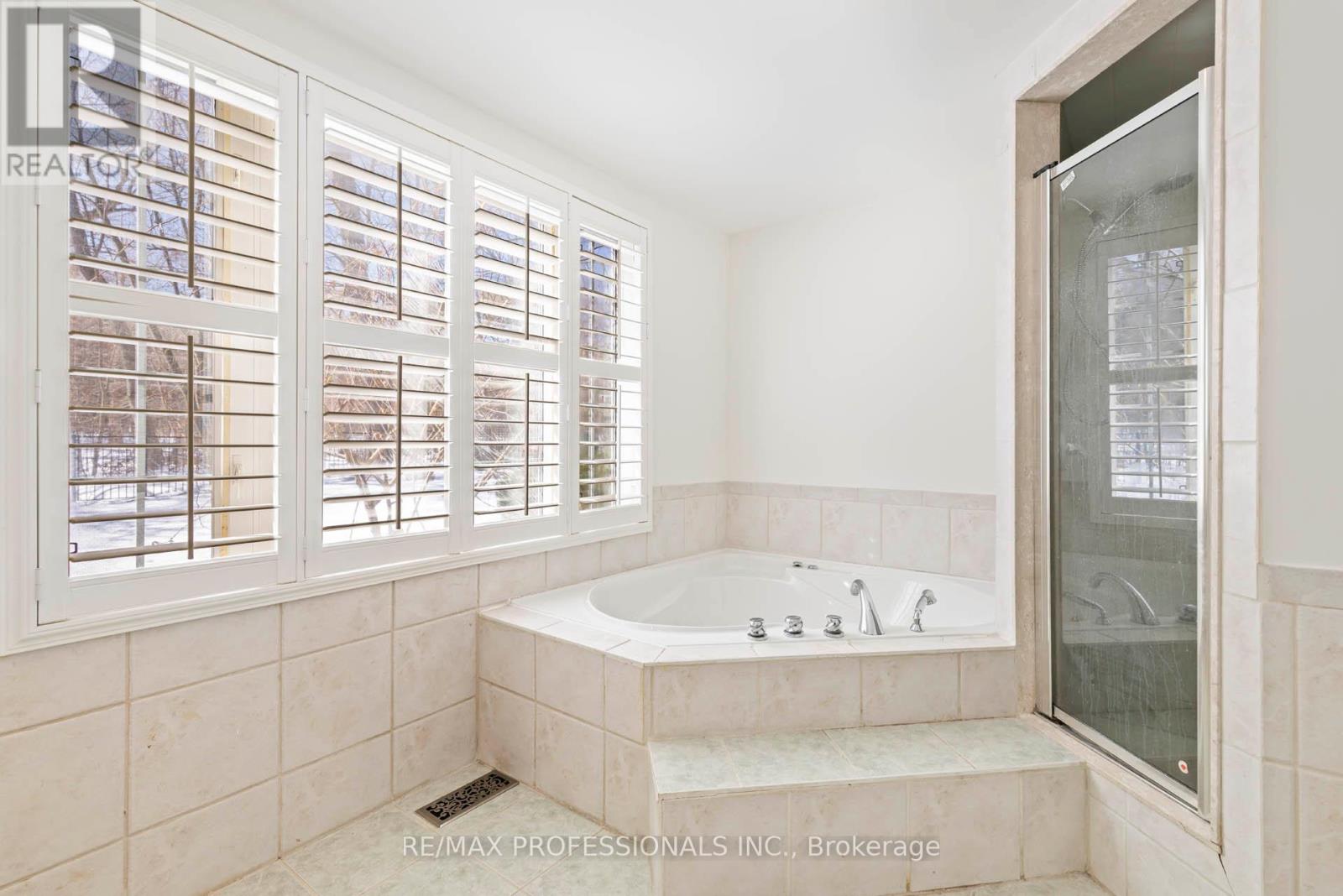 560 Meadow Wood Road, Mississauga (Clarkson), Ontario  L5J 2S3 - Photo 26 - W12842808