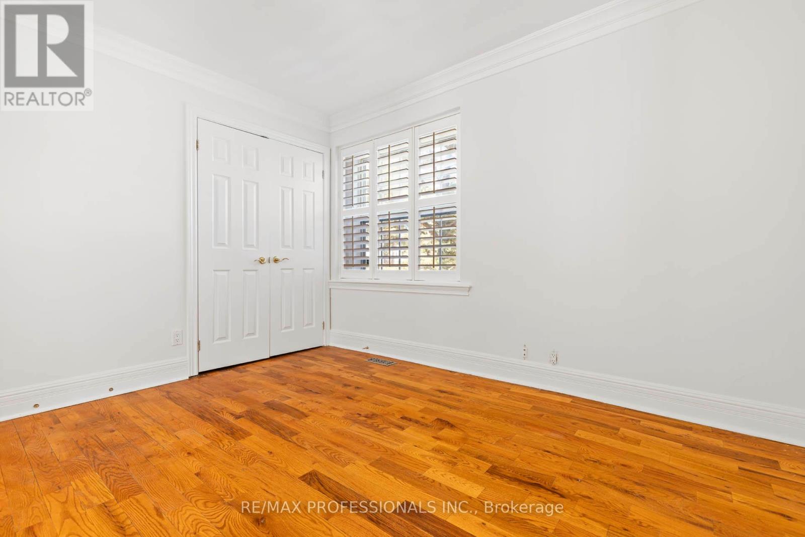 560 Meadow Wood Road, Mississauga (Clarkson), Ontario  L5J 2S3 - Photo 22 - W12842808