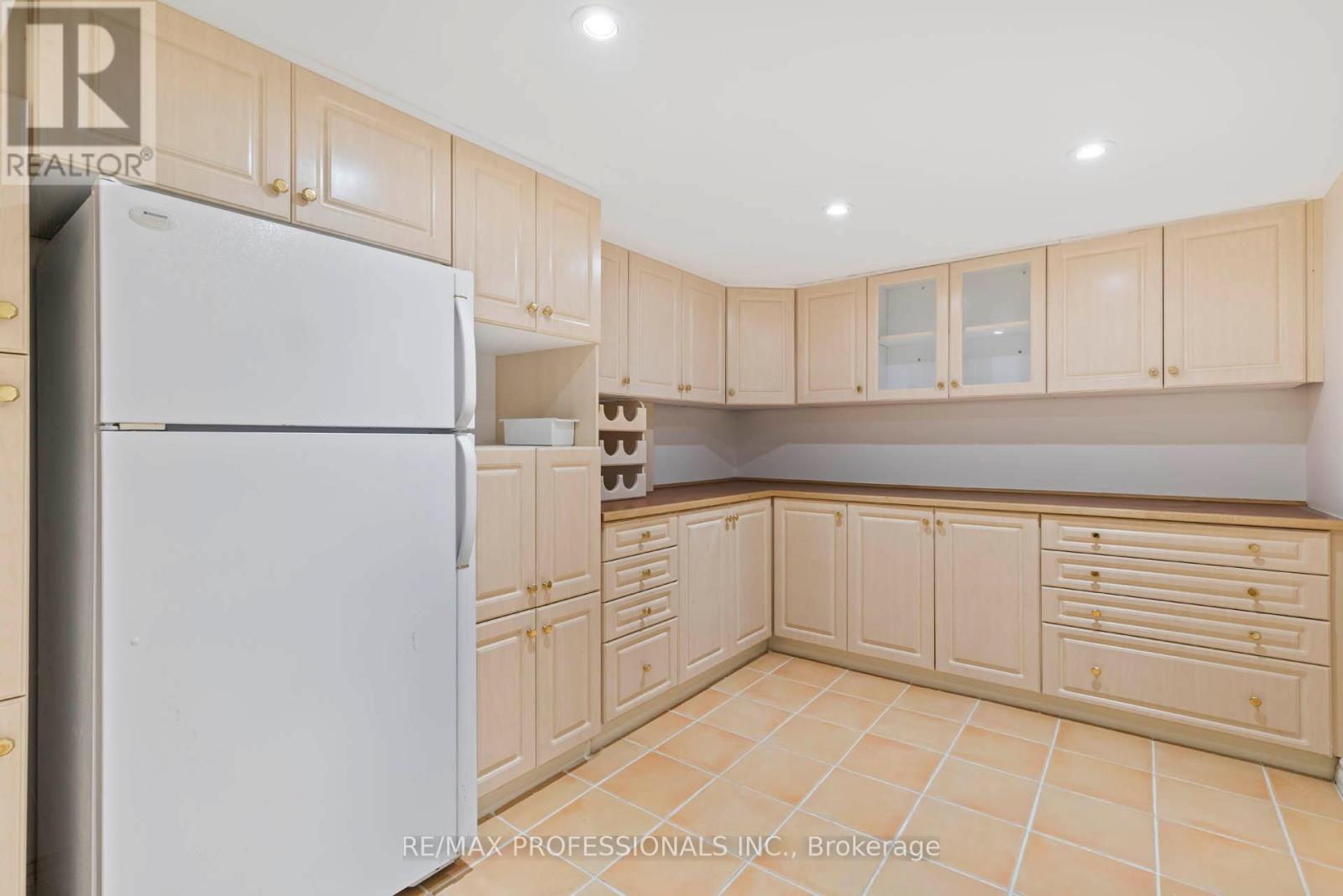 560 Meadow Wood Road, Mississauga (Clarkson), Ontario  L5J 2S3 - Photo 32 - W12842808