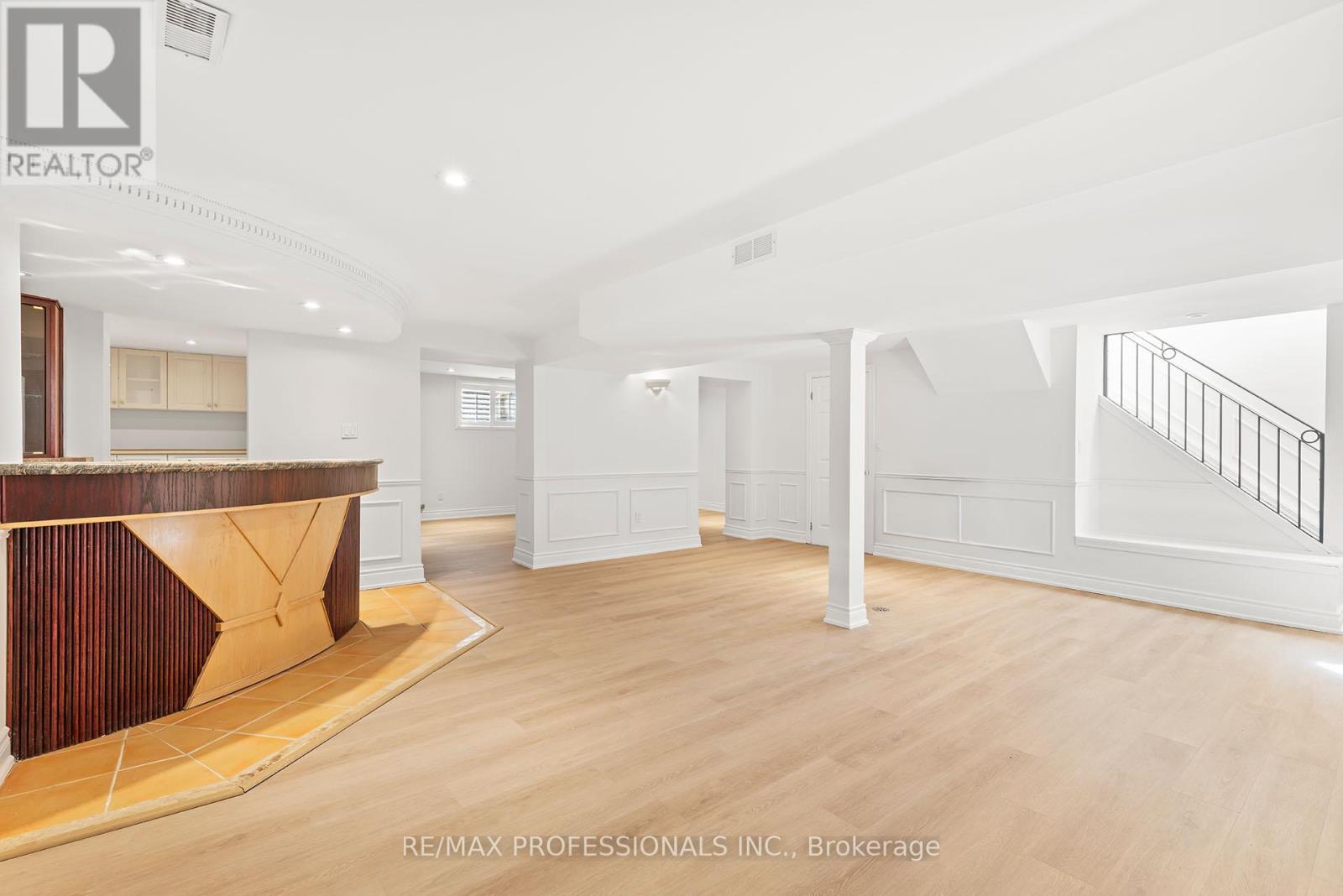 560 Meadow Wood Road, Mississauga (Clarkson), Ontario  L5J 2S3 - Photo 33 - W12842808