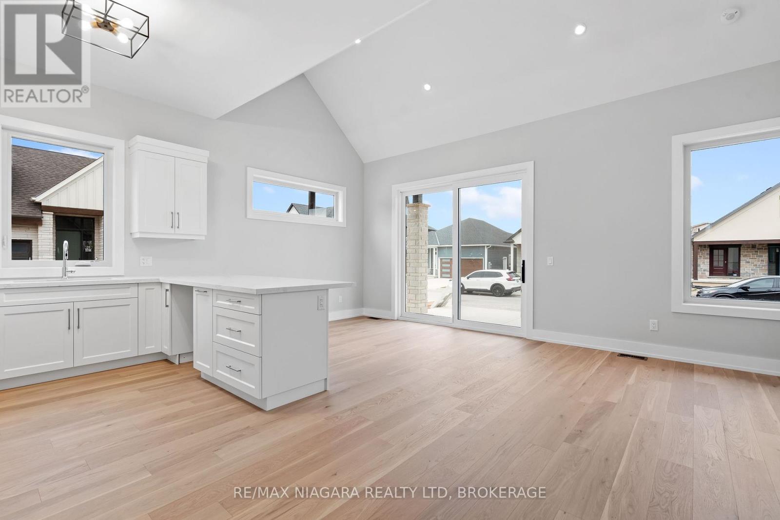 1 - 41 Ivy Crescent, Thorold, Ontario  L2V 0J9 - Photo 12 - X12844912