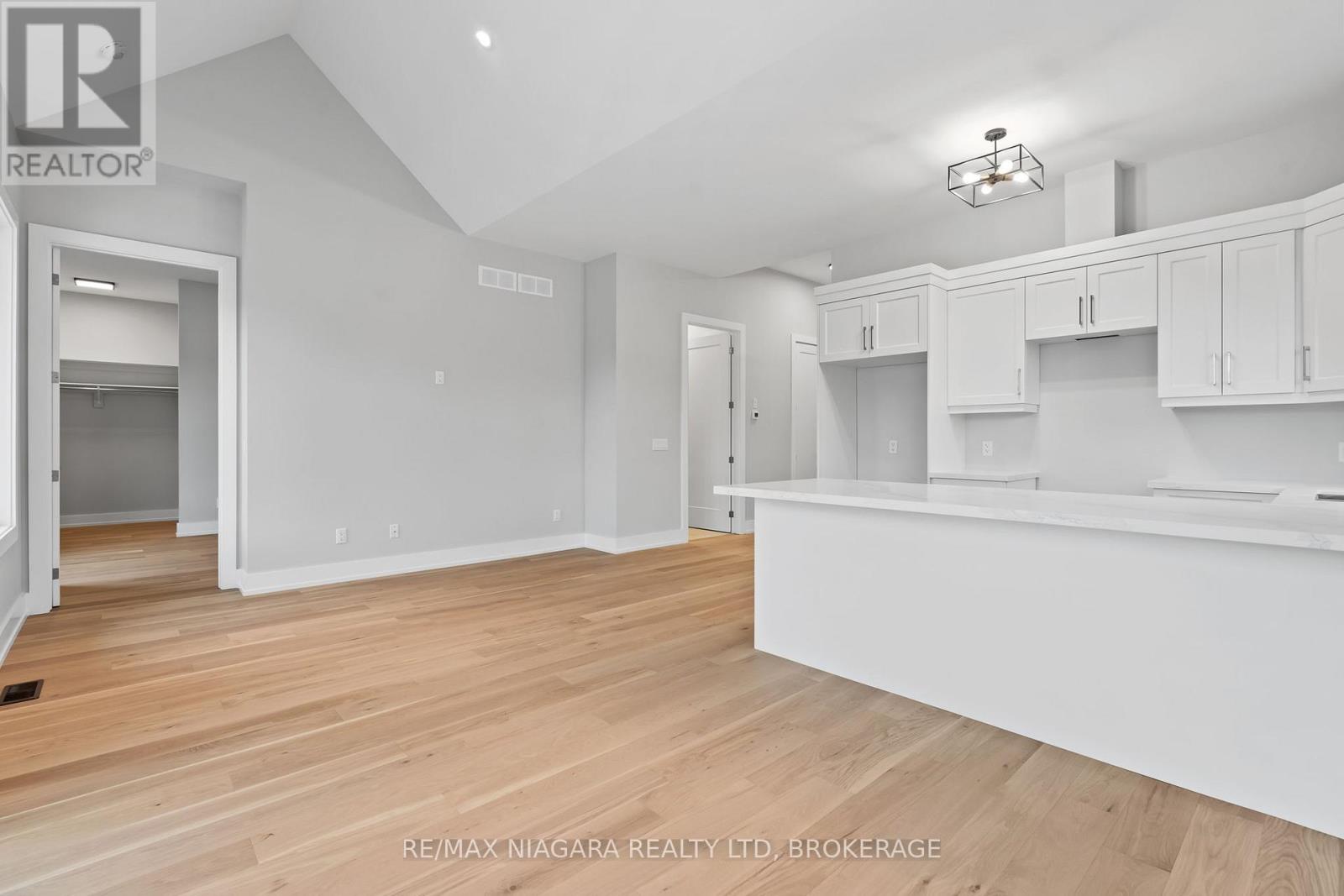 1 - 41 Ivy Crescent, Thorold, Ontario  L2V 0J9 - Photo 17 - X12844912