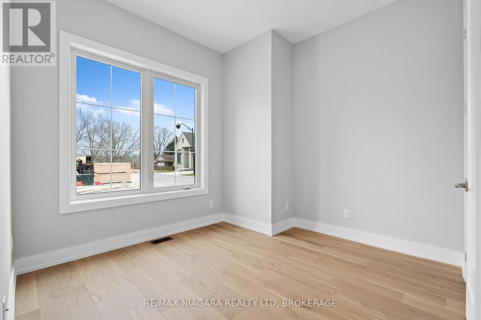 1 - 41 Ivy Crescent, Thorold, Ontario  L2V 0J9 - Photo 6 - X12844912