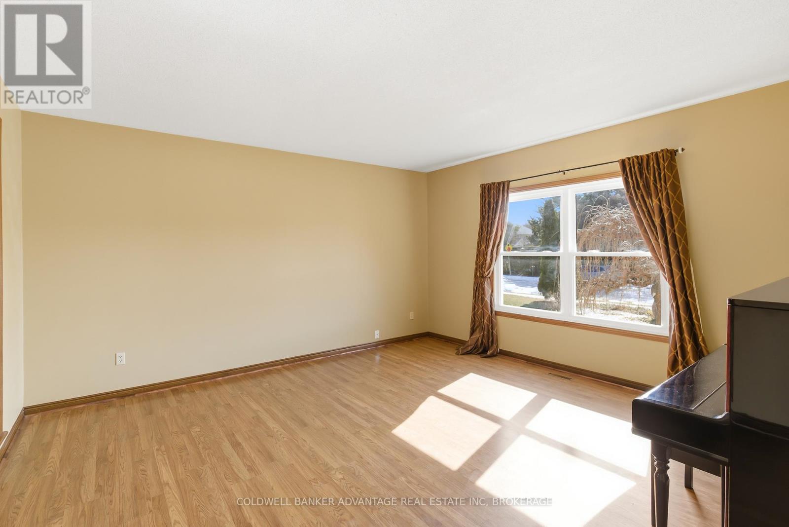 137 Valera Drive, Hamilton, Ontario L8E 4T1 - Photo 14 - X12844934