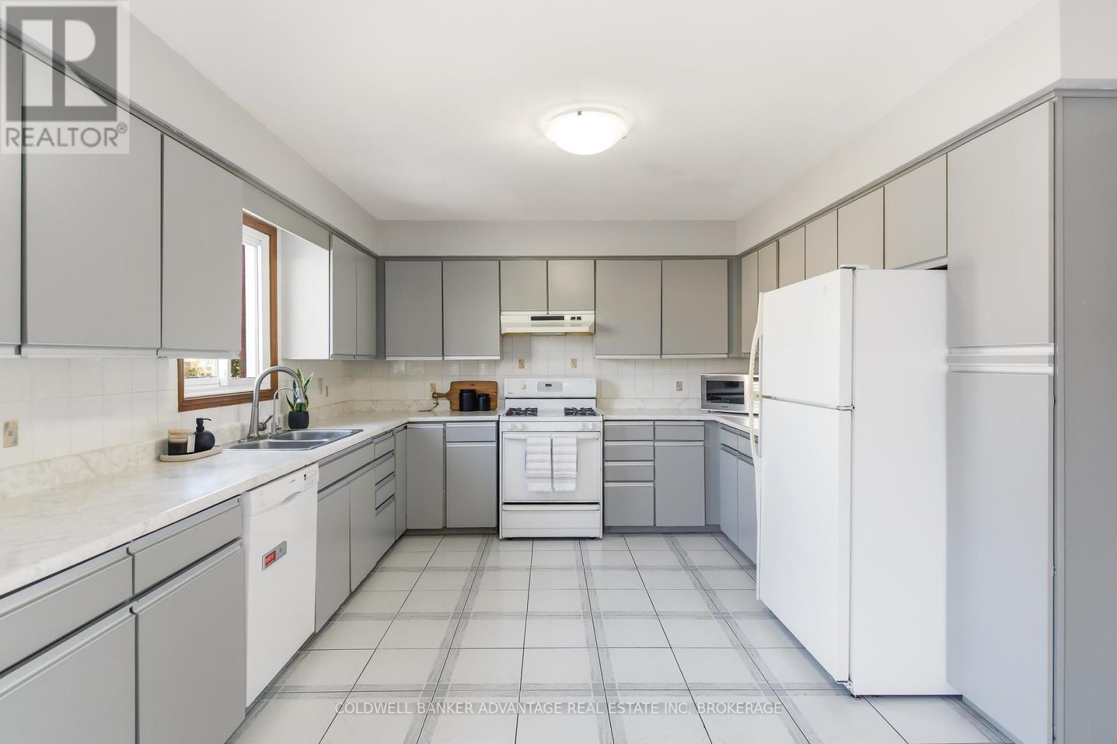 137 Valera Drive, Hamilton, Ontario L8E 4T1 - Photo 19 - X12844934