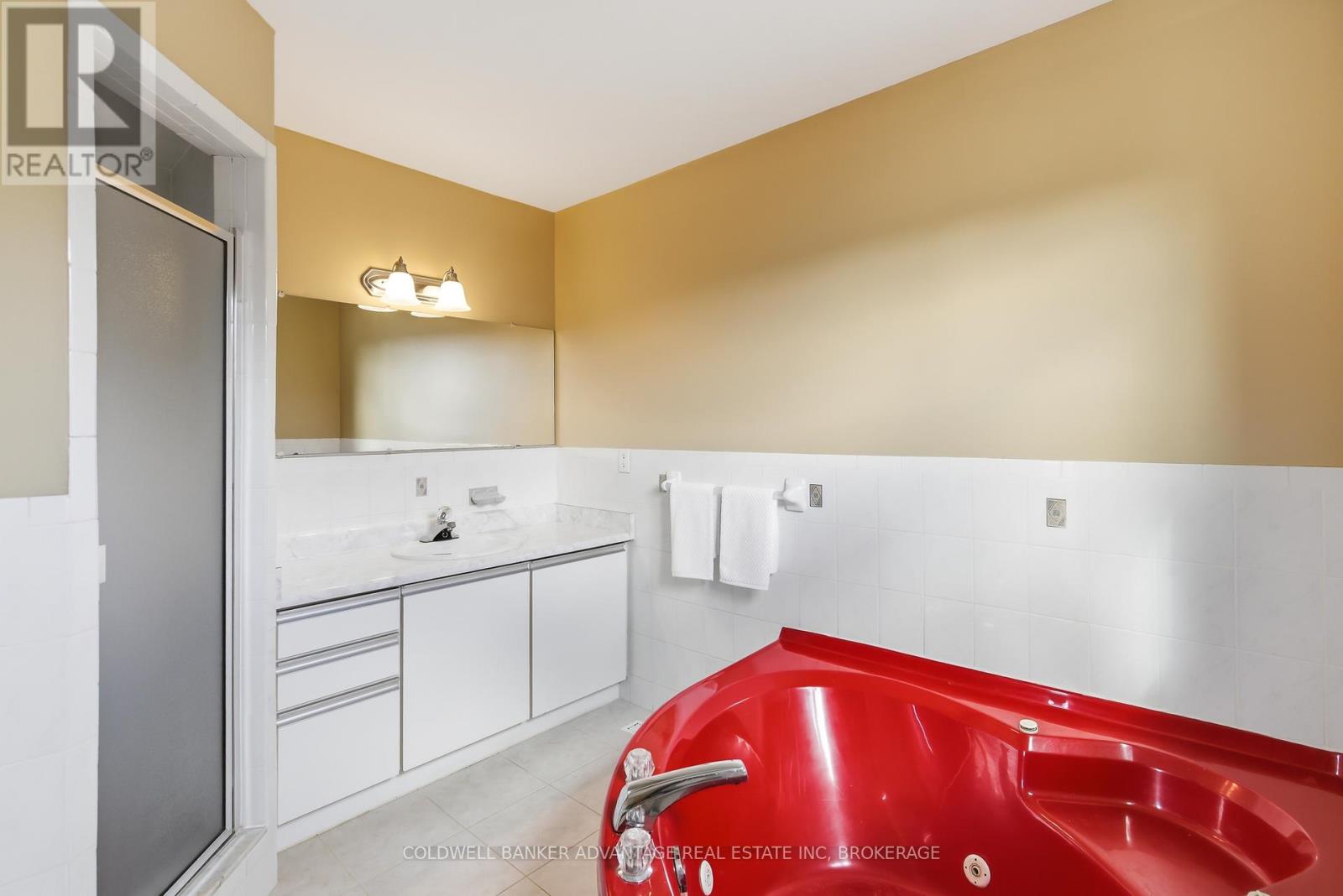 137 Valera Drive, Hamilton, Ontario L8E 4T1 - Photo 35 - X12844934