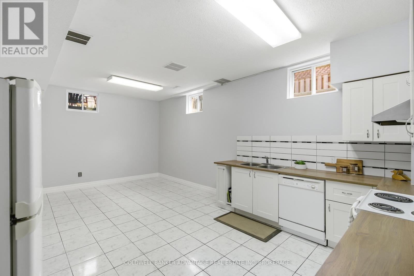 137 Valera Drive, Hamilton, Ontario L8E 4T1 - Photo 37 - X12844934