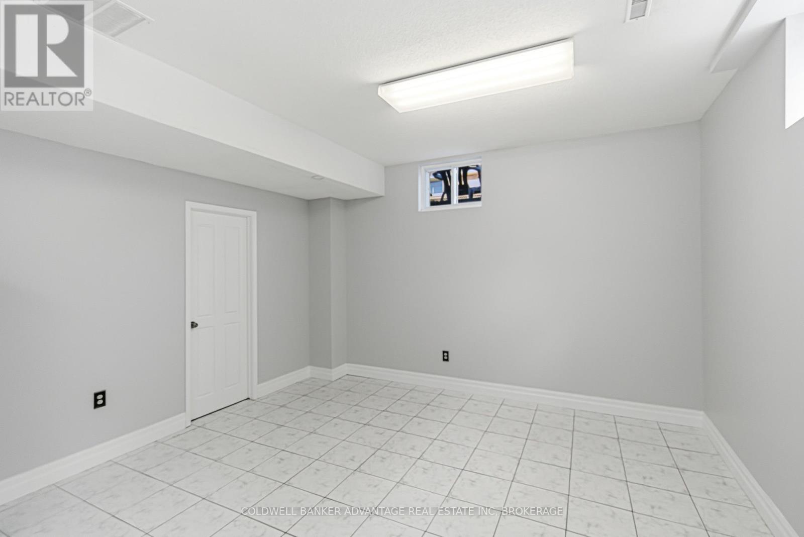 137 Valera Drive, Hamilton, Ontario L8E 4T1 - Photo 38 - X12844934