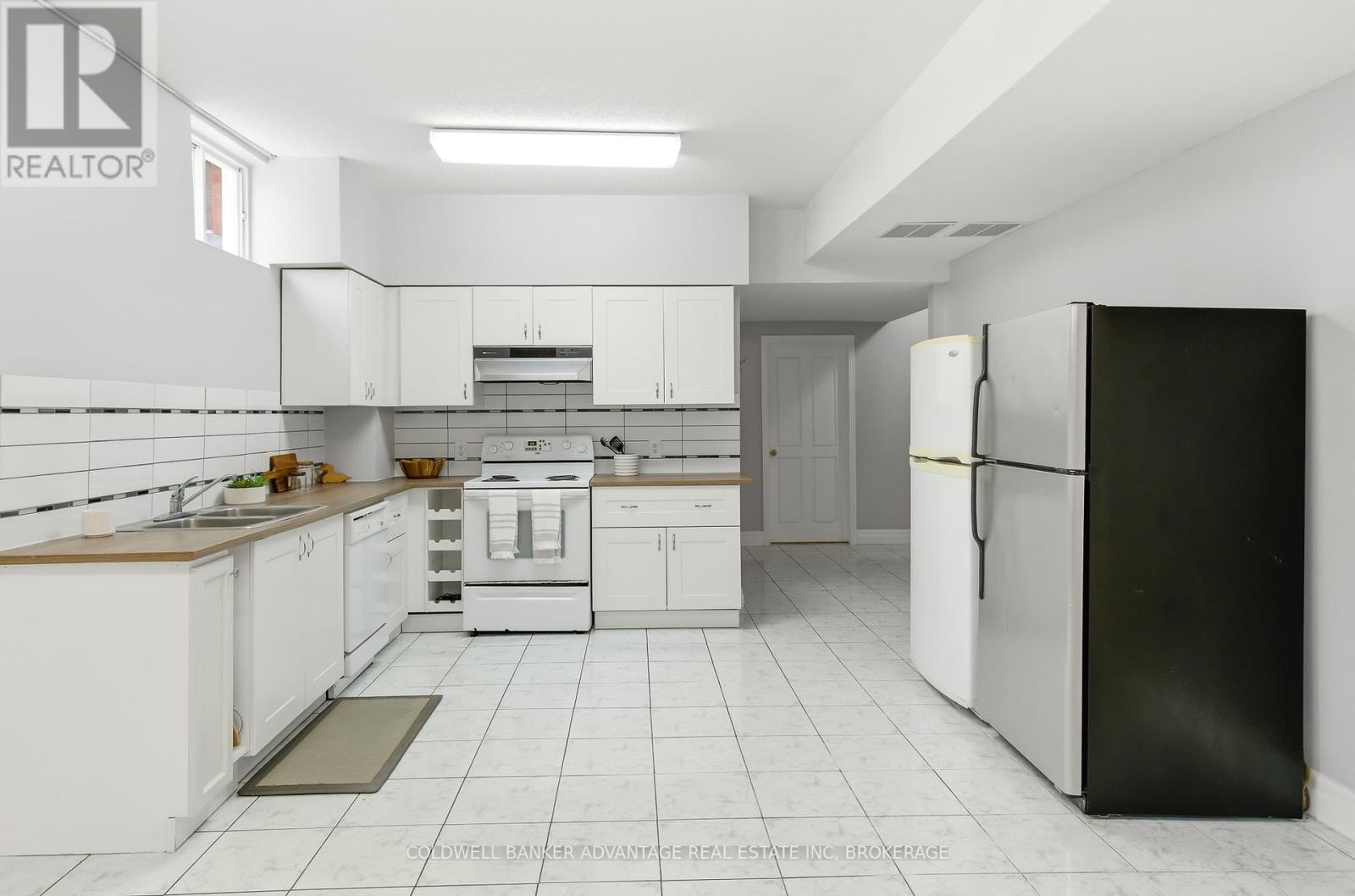 137 Valera Drive, Hamilton, Ontario L8E 4T1 - Photo 39 - X12844934