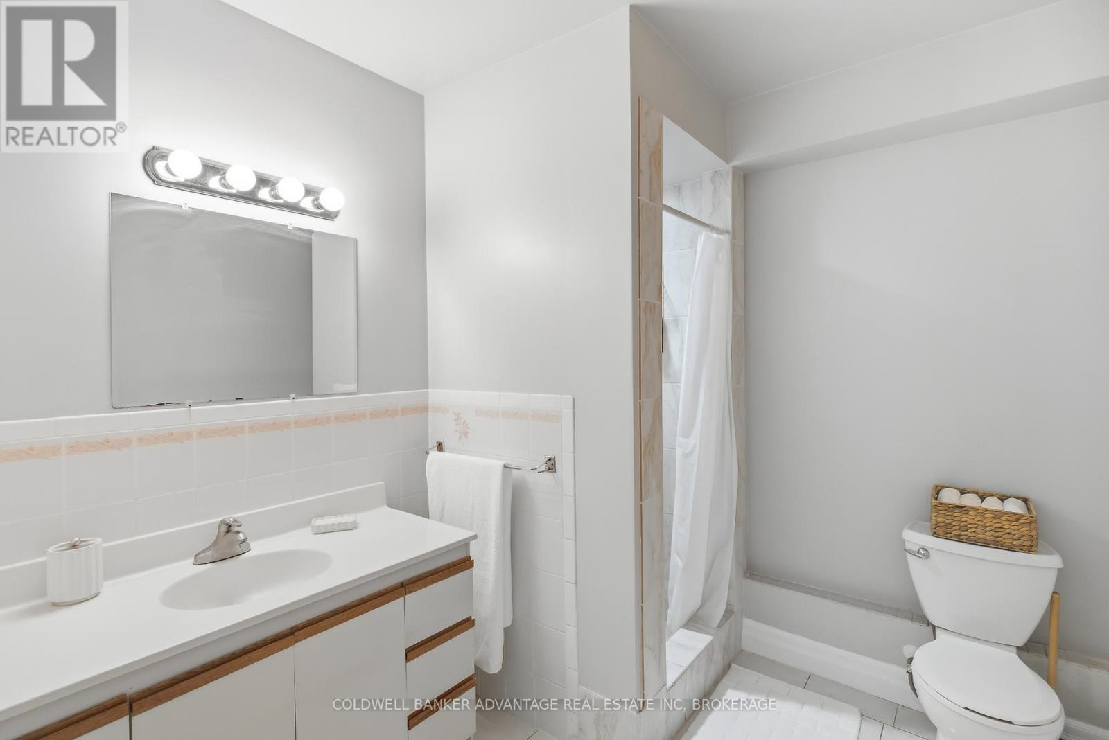 137 Valera Drive, Hamilton, Ontario L8E 4T1 - Photo 40 - X12844934