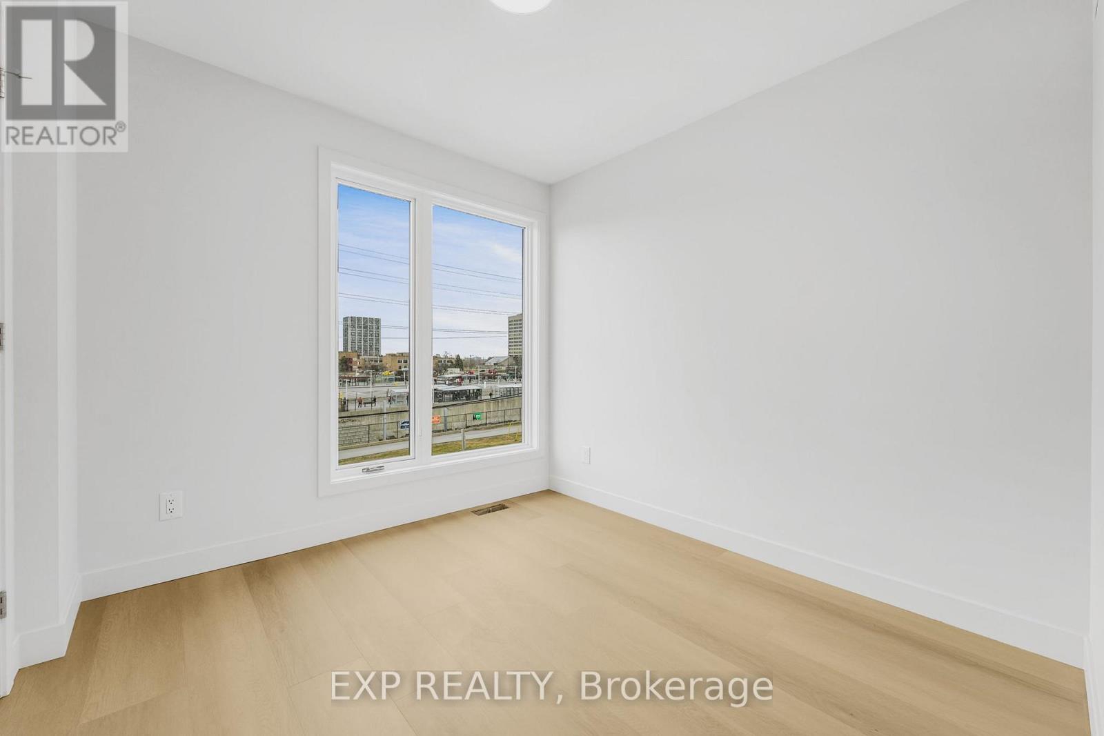 A - 2 Iona Street, Ottawa, Ontario  K1Y 0V1 - Photo 8 - X12844260