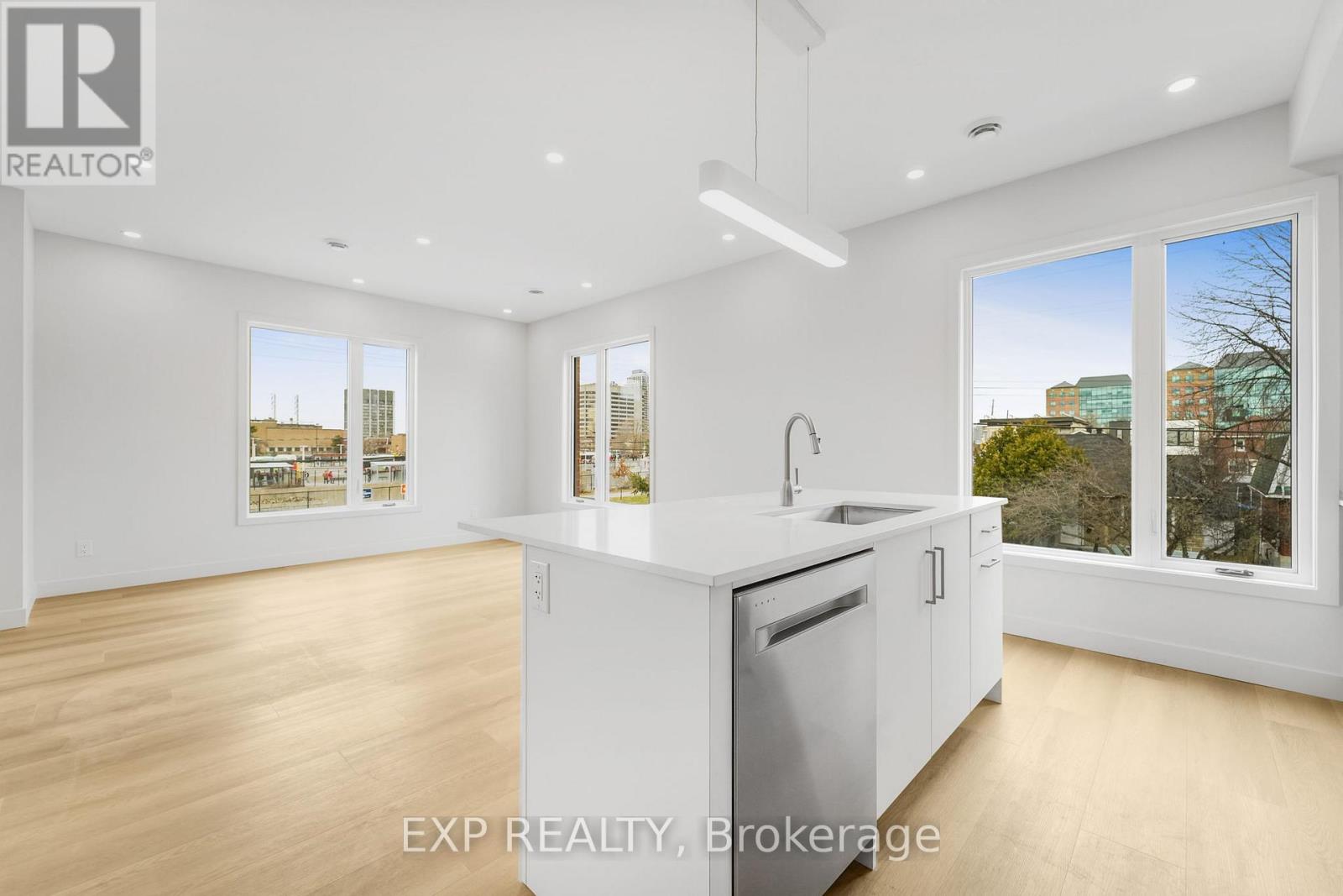 A - 2 Iona Street, Ottawa, Ontario  K1Y 0V1 - Photo 7 - X12844260