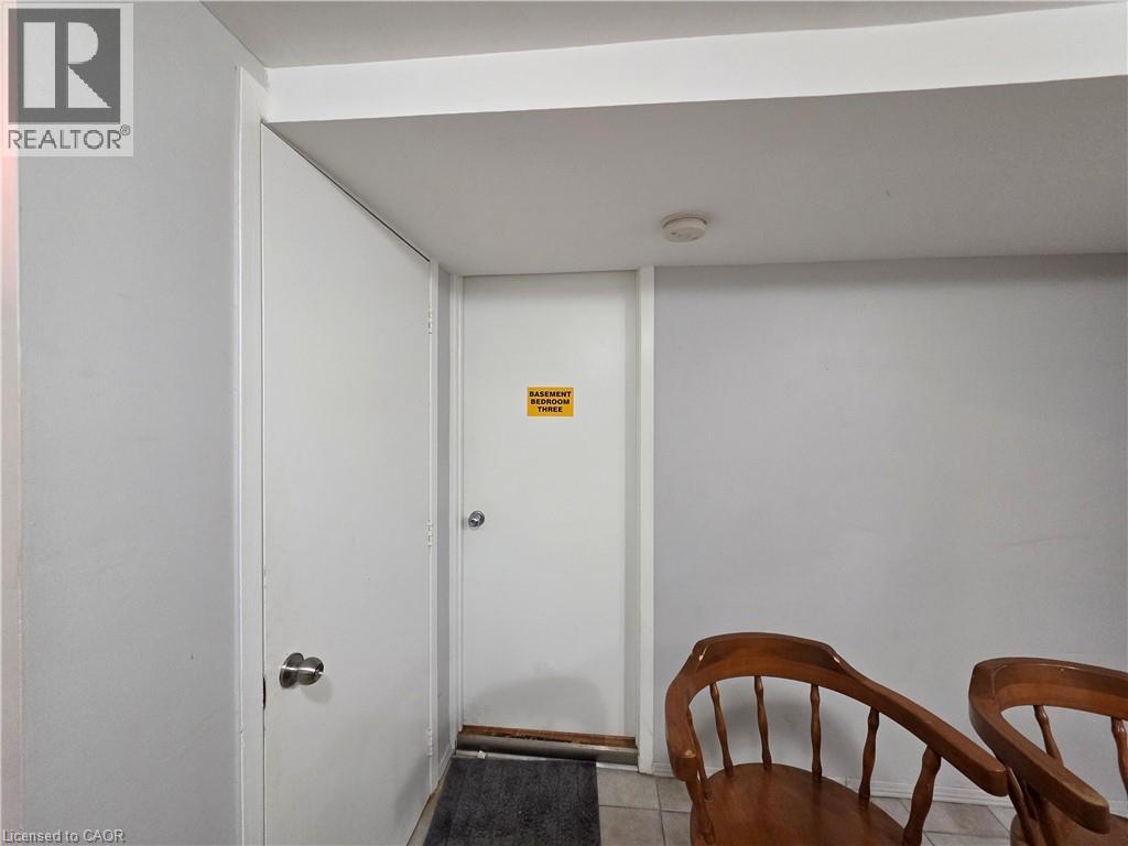 555 Brookhaven Crescent, Waterloo, Ontario  N2L 4R6 - Photo 3 - 40809592