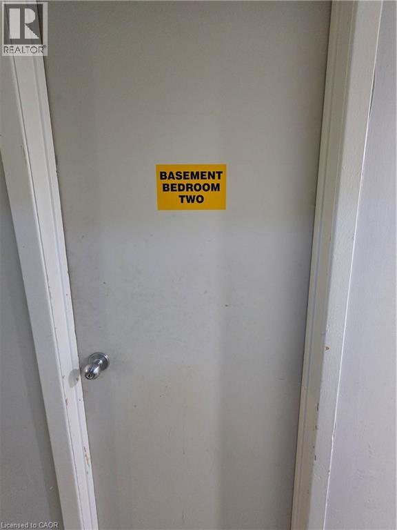 555 Brookhaven Crescent, Waterloo, Ontario  N2L 4R6 - Photo 6 - 40809592