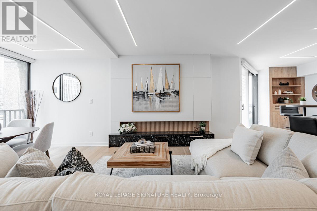 1035 - 33 HARBOUR SQUARE, Toronto, Ontario