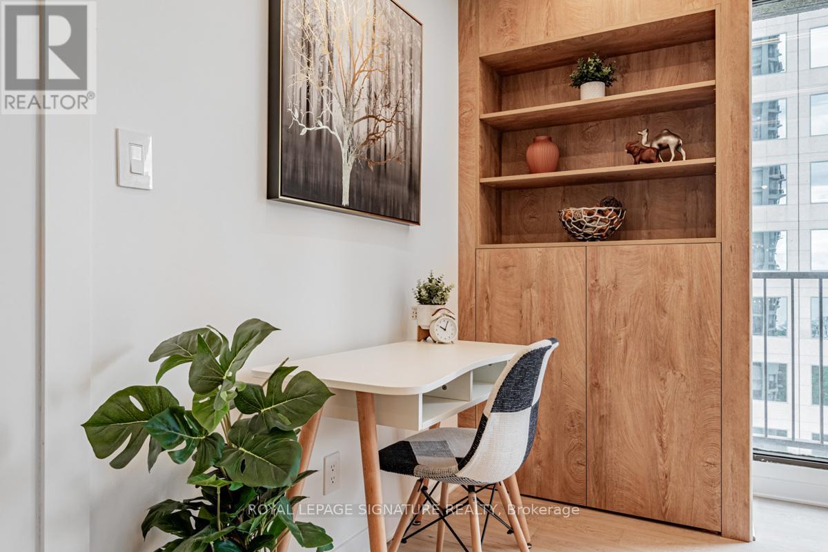 1035 - 33 Harbour Square, Toronto, Ontario  M5J 2G2 - Photo 21 - C12844832