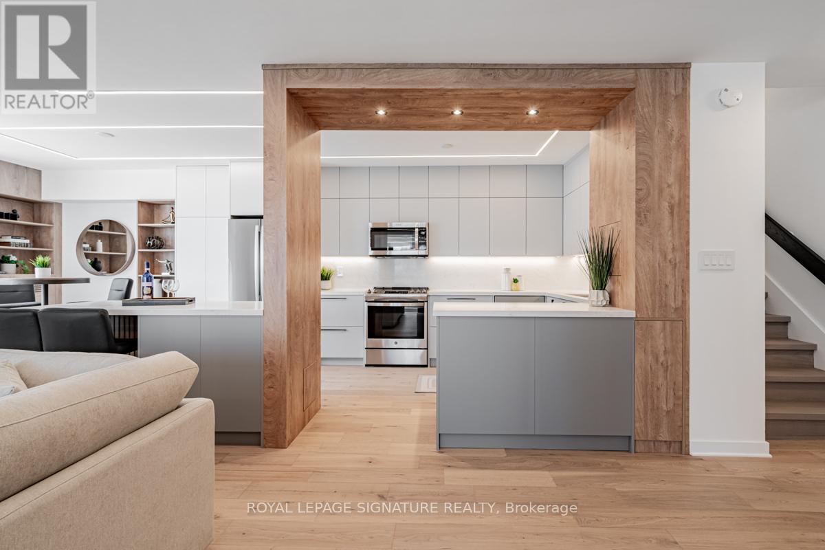 1035 - 33 Harbour Square, Toronto, Ontario  M5J 2G2 - Photo 4 - C12844832