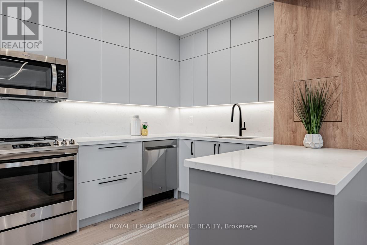 1035 - 33 Harbour Square, Toronto, Ontario  M5J 2G2 - Photo 6 - C12844832