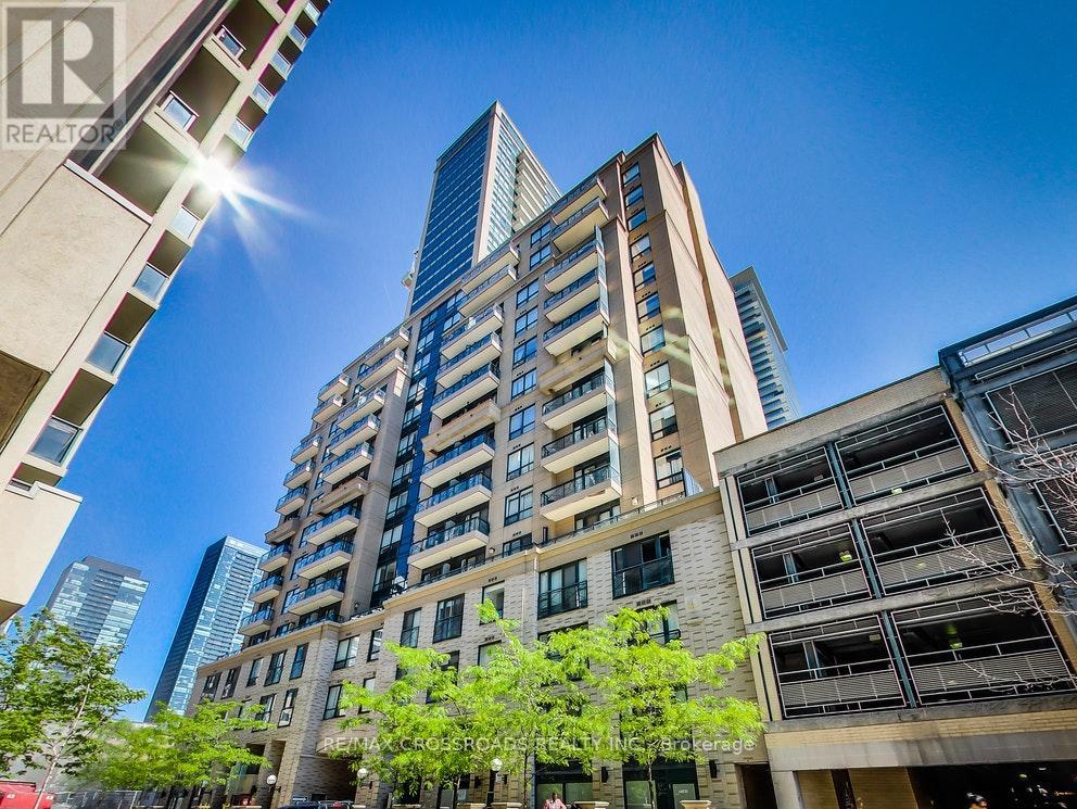 815 - 35 HAYDEN STREET, Toronto, Ontario