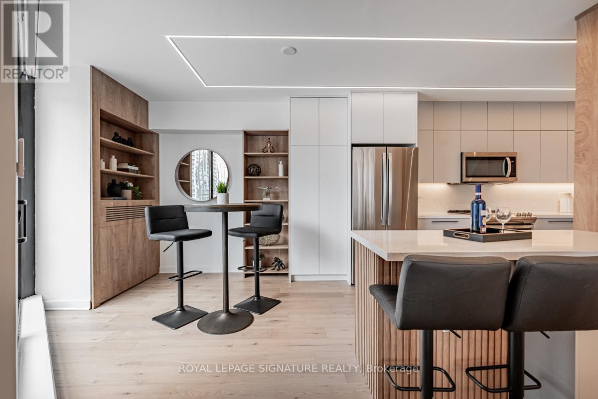 1035 - 33 Harbour Square, Toronto (Waterfront Communities), Ontario  M5J 2G2 - Photo 10 - C12844936