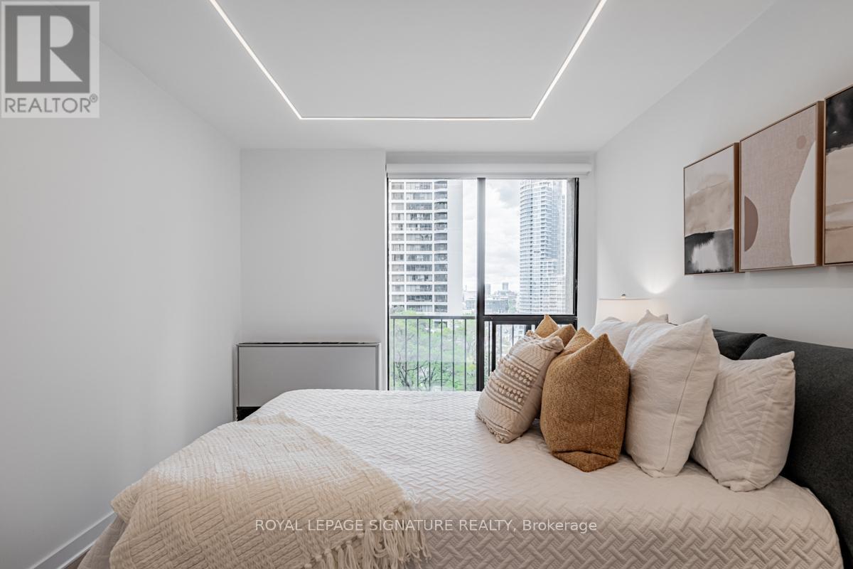 1035 - 33 Harbour Square, Toronto (Waterfront Communities), Ontario  M5J 2G2 - Photo 25 - C12844936