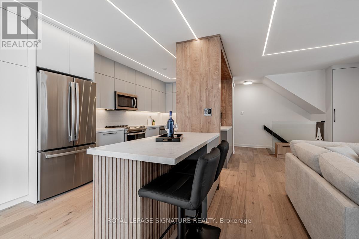 1035 - 33 Harbour Square, Toronto (Waterfront Communities), Ontario  M5J 2G2 - Photo 8 - C12844936