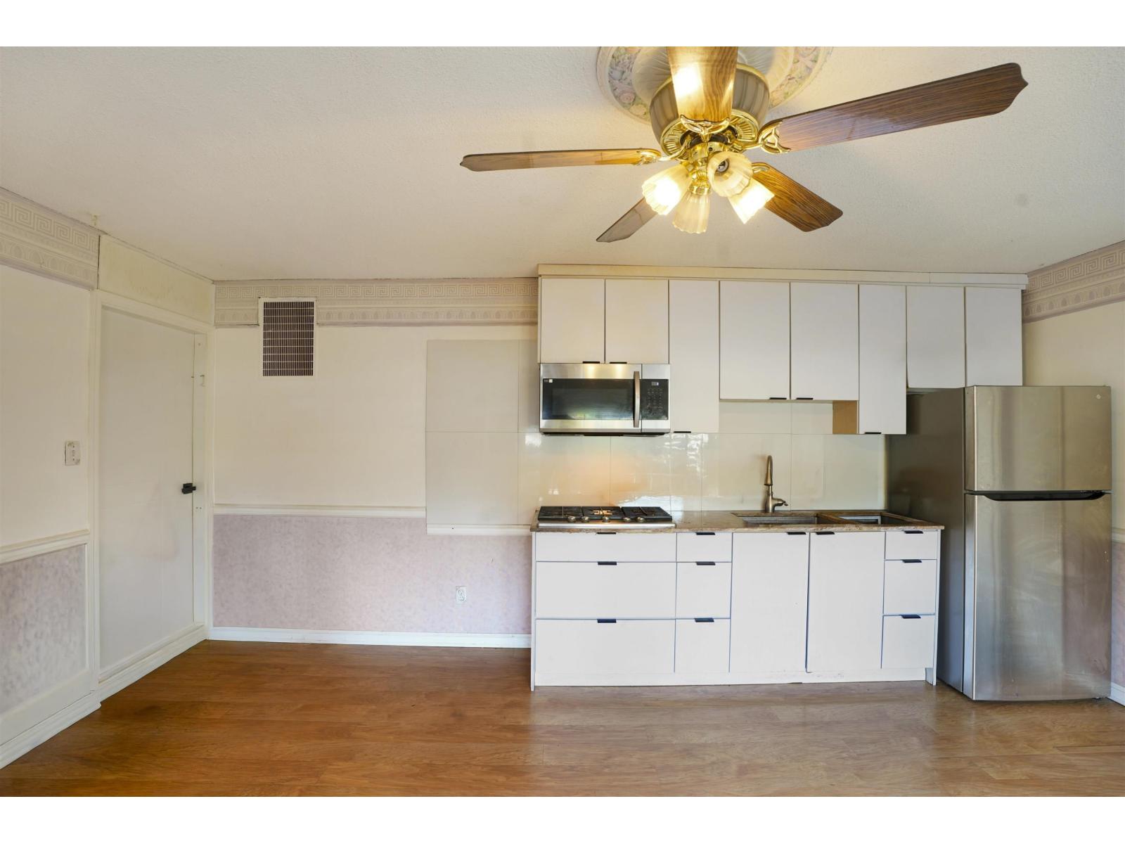 14957 Kew Drive, Surrey, British Columbia  V3R 4Y1 - Photo 5 - R3090953