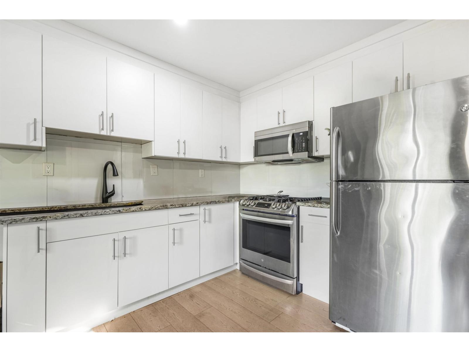 14957 Kew Drive, Surrey, British Columbia  V3R 4Y1 - Photo 9 - R3090953