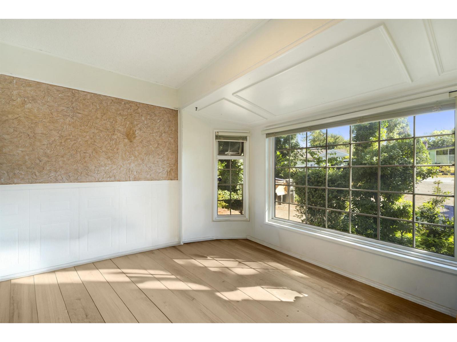 14957 Kew Drive, Surrey, British Columbia  V3R 4Y1 - Photo 3 - R3090953