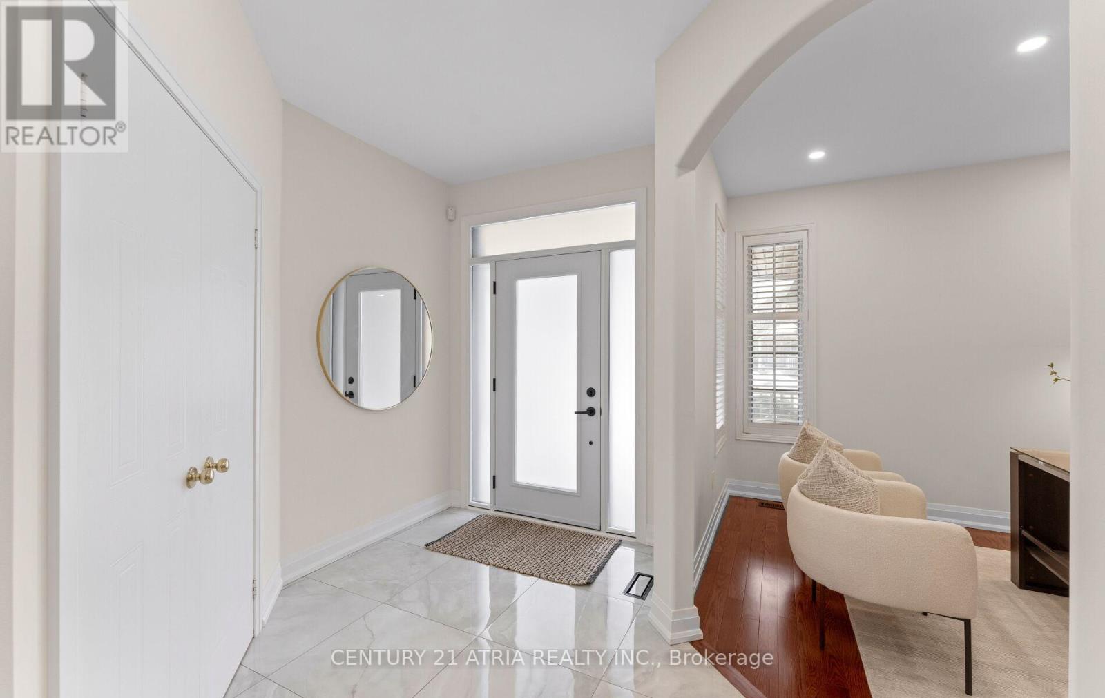 3 Oxfordshire Street, Markham (Berczy), Ontario  L6C 2Z8 - Photo 3 - N12844730