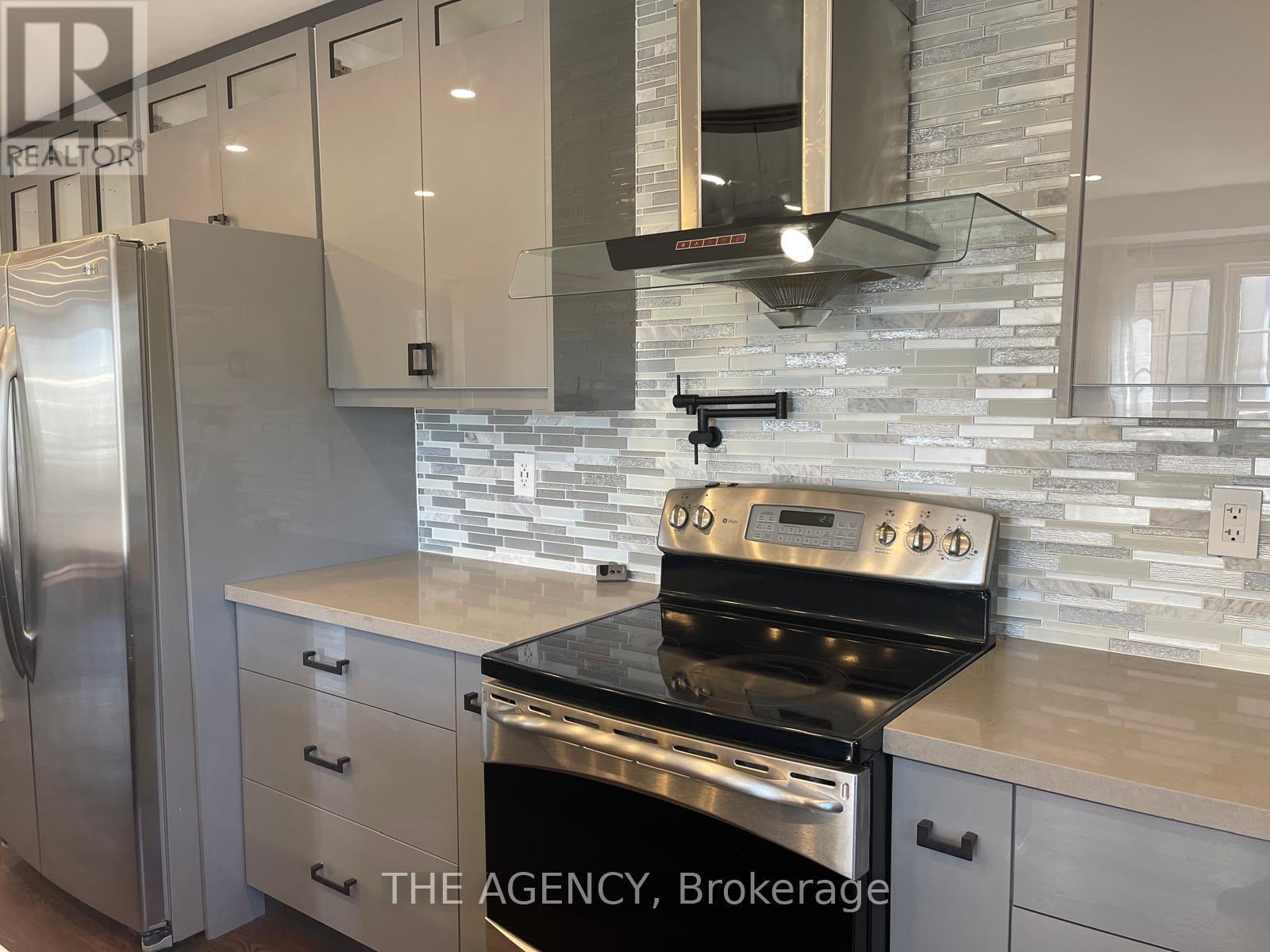 9031 Yonge Street, Richmond Hill (Langstaff), Ontario  L4C 0L2 - Photo 10 - N12844844