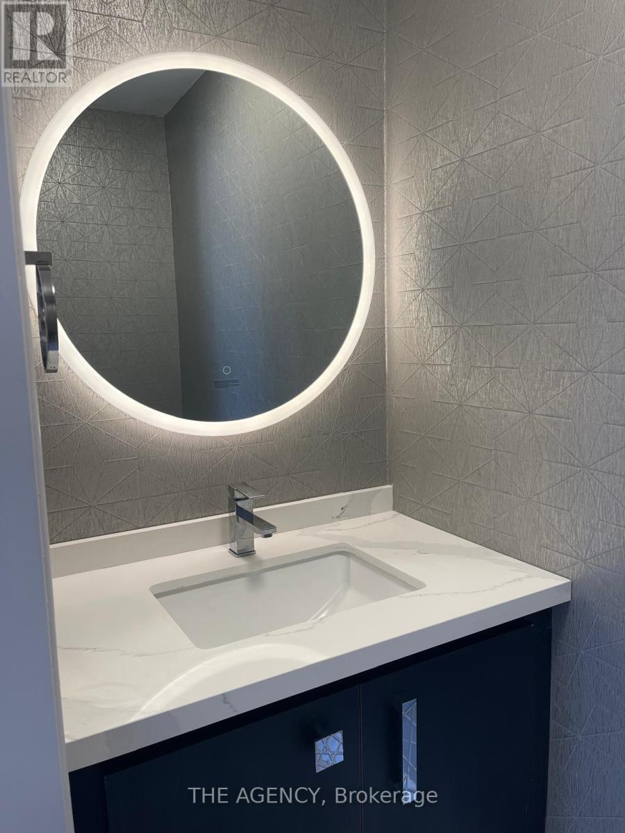 9031 Yonge Street, Richmond Hill (Langstaff), Ontario  L4C 0L2 - Photo 4 - N12844844