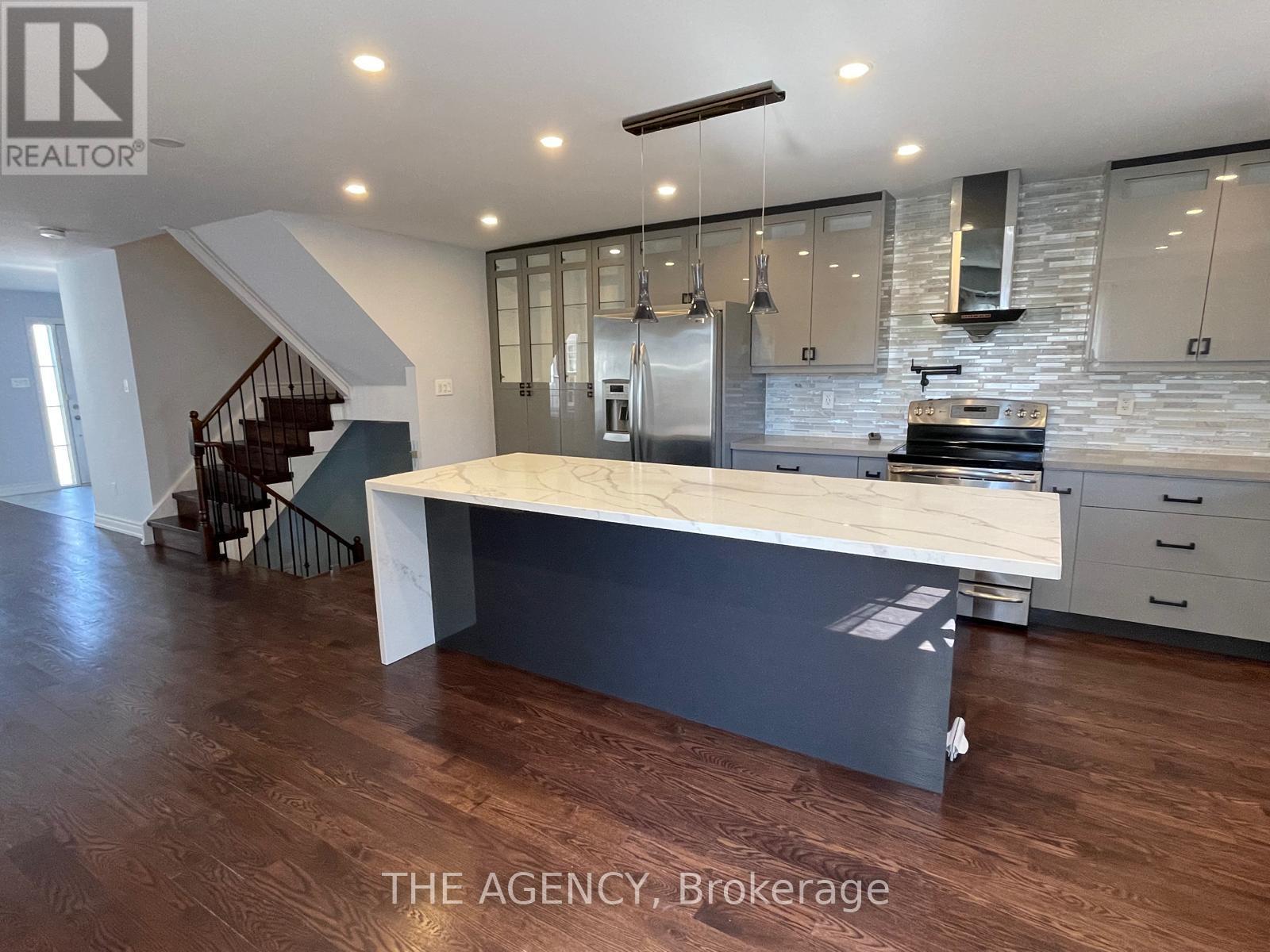 9031 Yonge Street, Richmond Hill (Langstaff), Ontario  L4C 0L2 - Photo 8 - N12844844