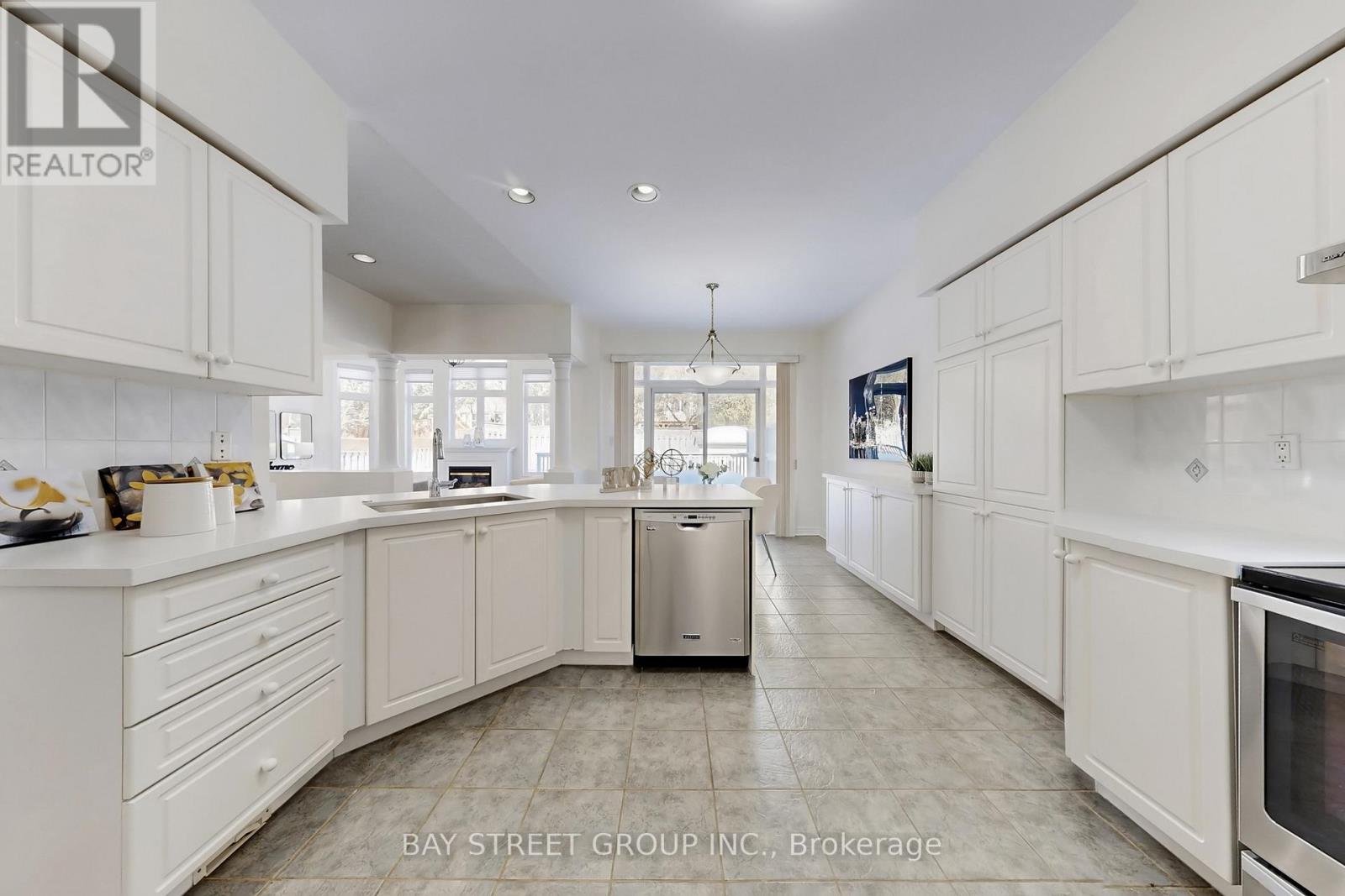 103 Colesbrook Road, Richmond Hill, Ontario  L4S 2G3 - Photo 12 - N12844928