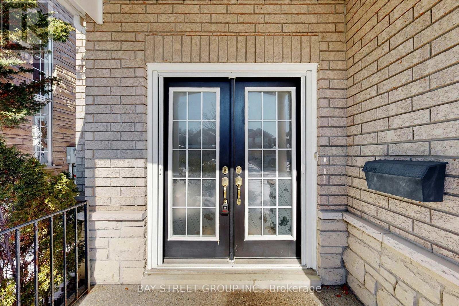 103 Colesbrook Road, Richmond Hill, Ontario  L4S 2G3 - Photo 2 - N12844928