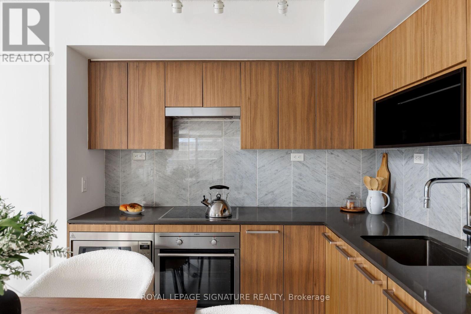 712 - 70 Queens Wharf Road, Toronto (Waterfront Communities), Ontario  M5V 0J2 - Photo 6 - C12844666