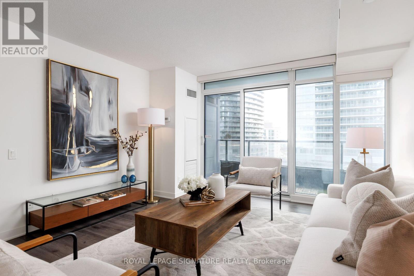 712 - 70 Queens Wharf Road, Toronto (Waterfront Communities), Ontario  M5V 0J2 - Photo 2 - C12844666