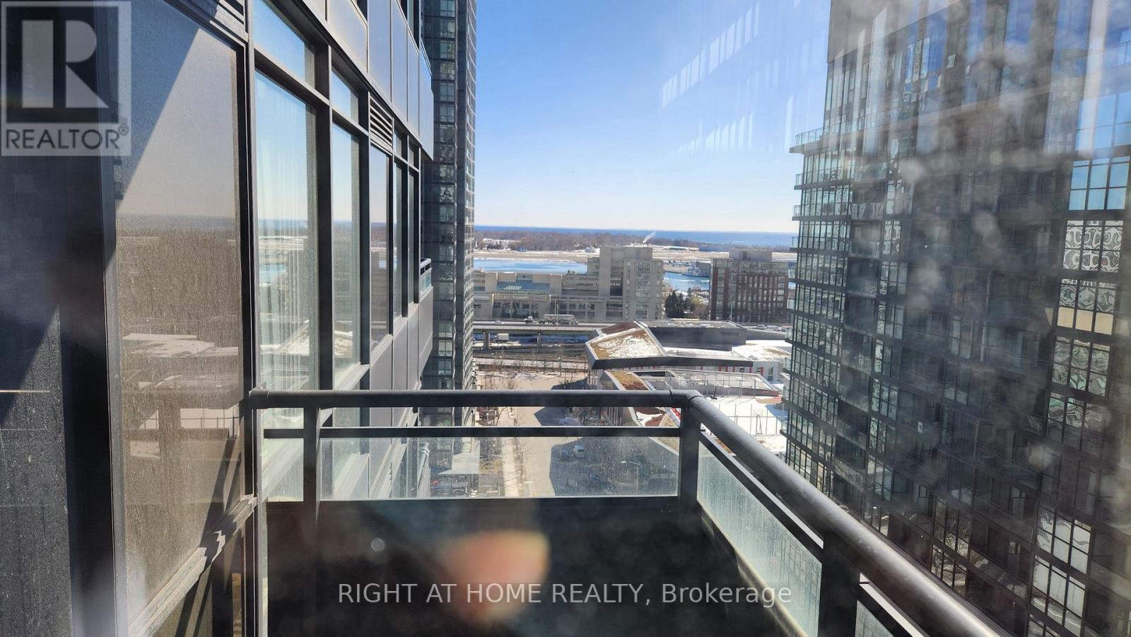 1710 - 25 Telegram Mews, Toronto, Ontario  M5V 3Z1 - Photo 2 - C12844880