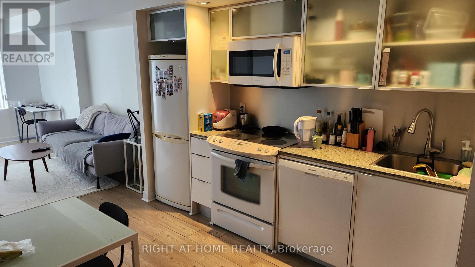 1710 - 25 Telegram Mews, Toronto, Ontario  M5V 3Z1 - Photo 4 - C12844880