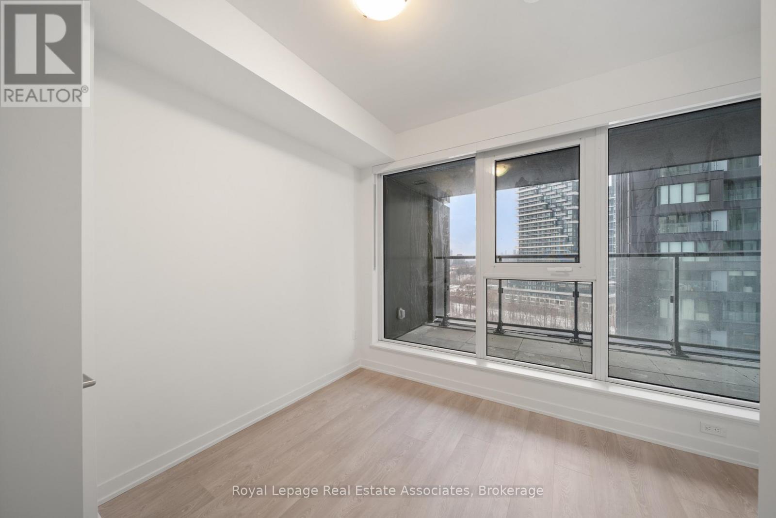 1004 - 1 Quarrington Lane, Toronto, Ontario  M3C 0S4 - Photo 11 - C12844960